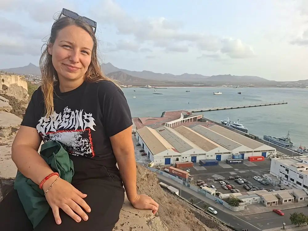 Carmen Esselink above the harbour of Mindelo
